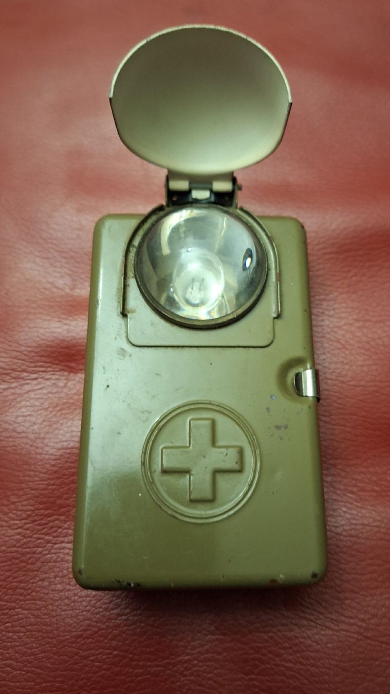 Schweizer Armee Lampade: Taschenlampe  1940 Militär – Usato da Schangnau venduto da Arnika56