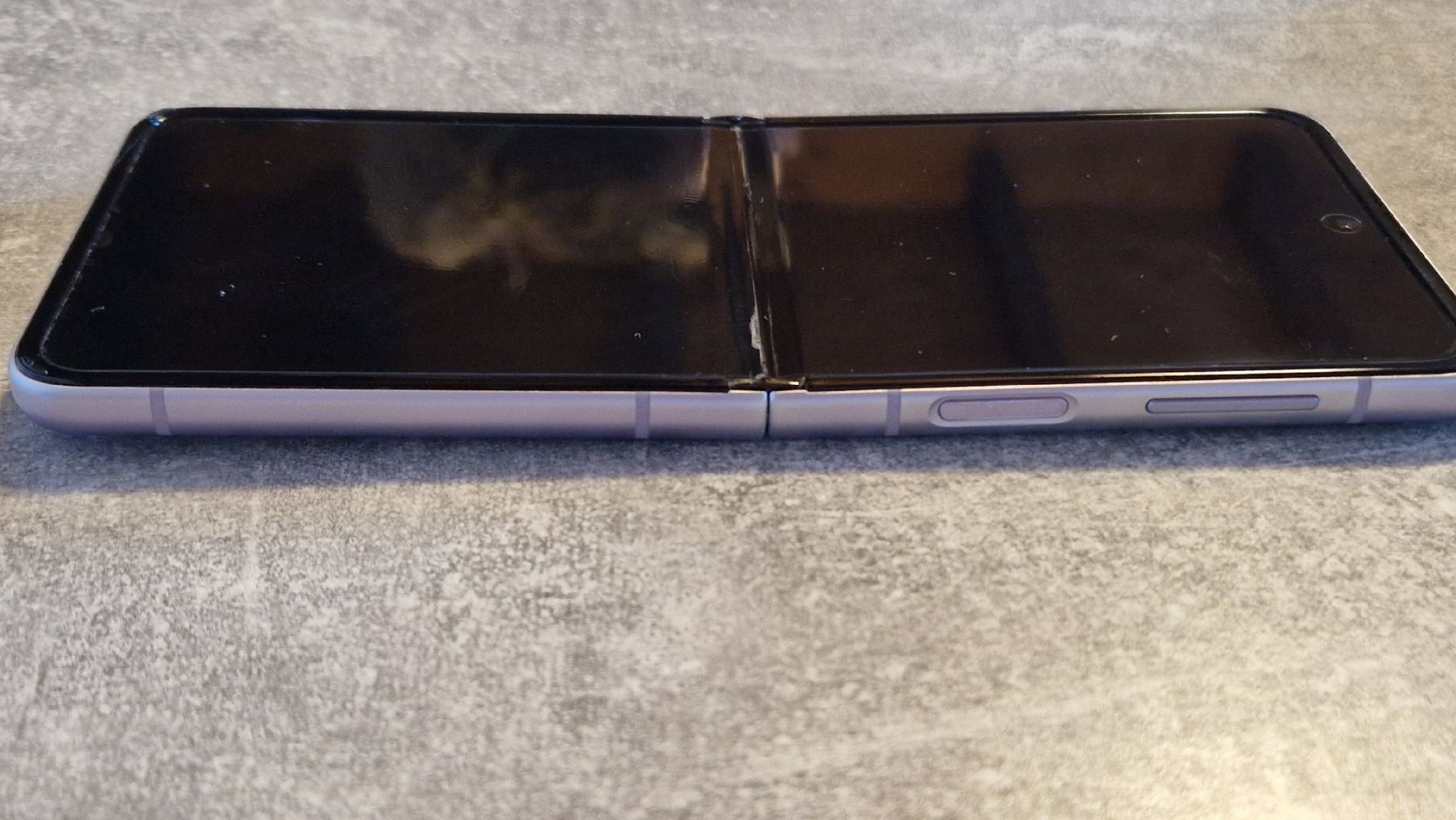 Samsung Telefoni cellulari / Smartphones: Samsung Z Flip 3 – Usato da Ried-Brig venduto da andygabykevin 4