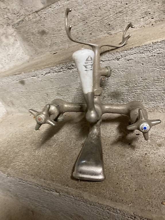 Robinetterie: Alte Mischbatterie Dusche/Badewanne – D'occasion à Balterswil par Clouseau1 1