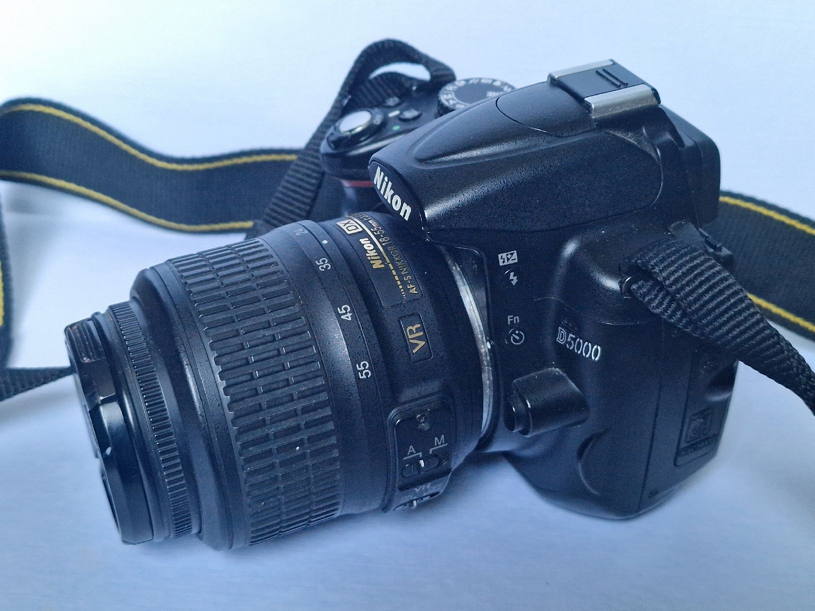 Nikon Fotocamera: Nikon D5000 18-55 kit + SD-card + bag – Usato da Neftenbach venduto da ant_lr9d
