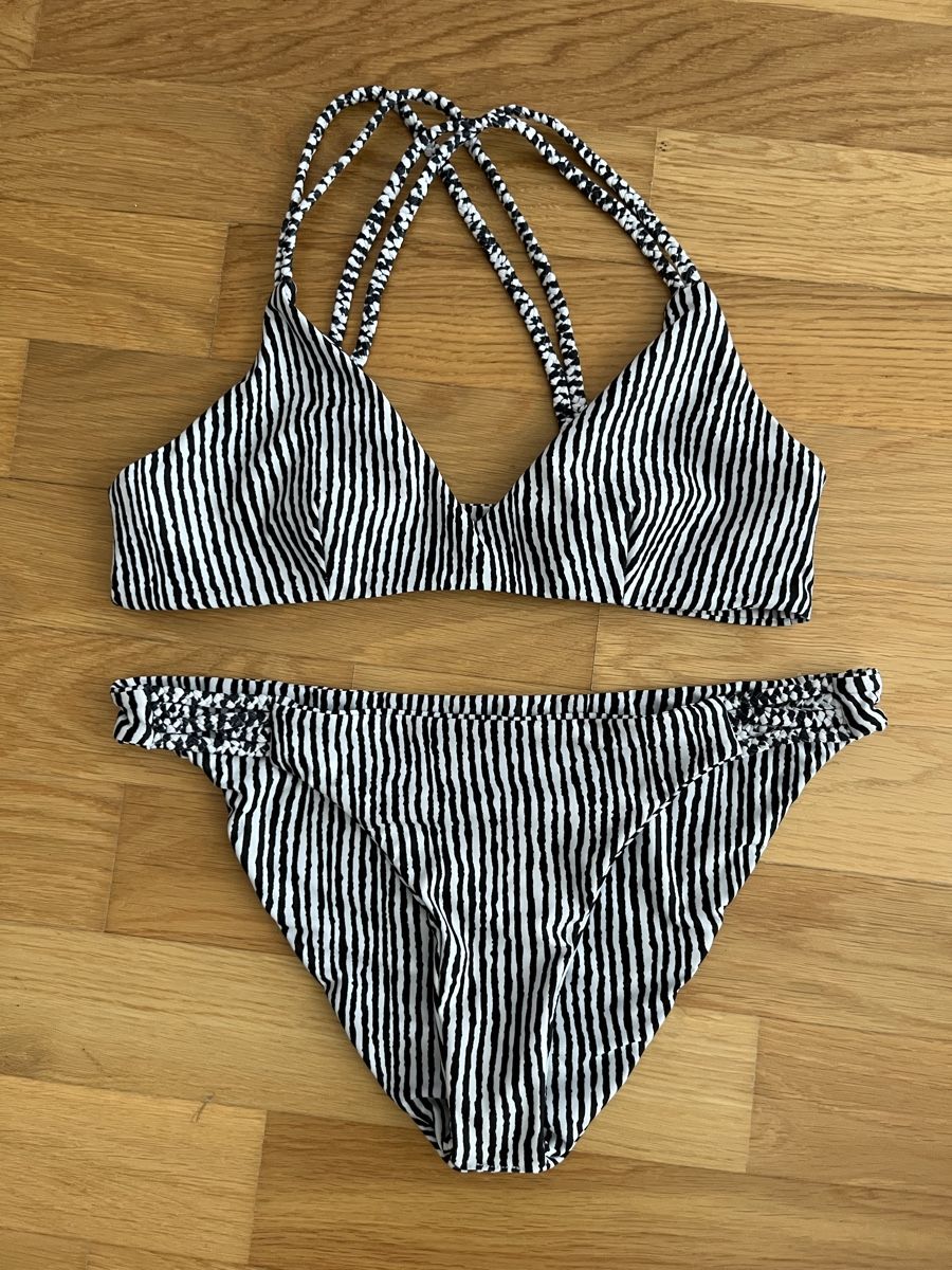 Costumi da bagno & Bikini: Bikini gestreift schwarz/weiss Grösse S – Usato da Frauenfeld venduto da heyLani