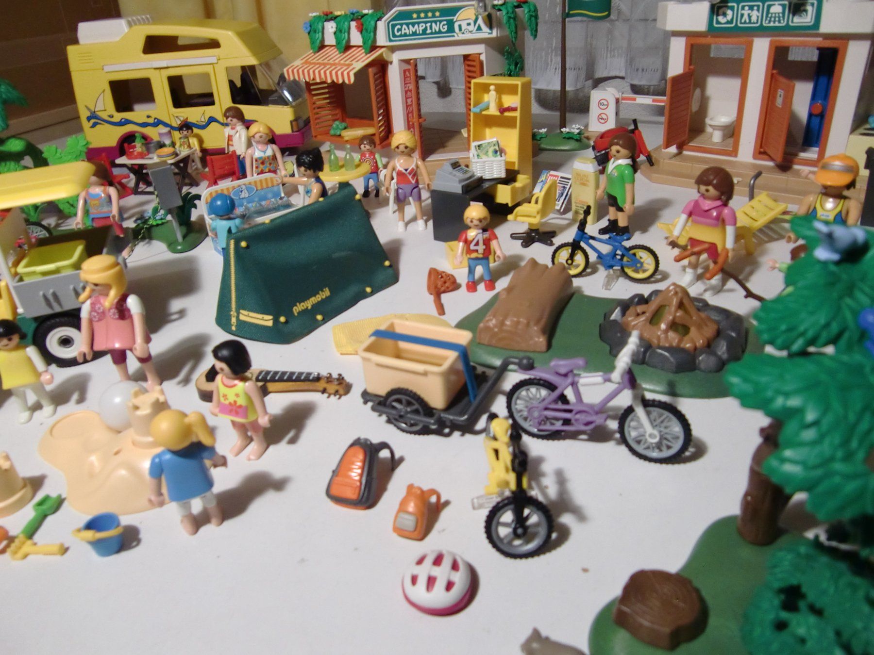 Playmobil Giocattoli: Playmobil Riesiger Campingplatz mit NEUEM Pool – Usato da Arbon venduto da 200sterne 8