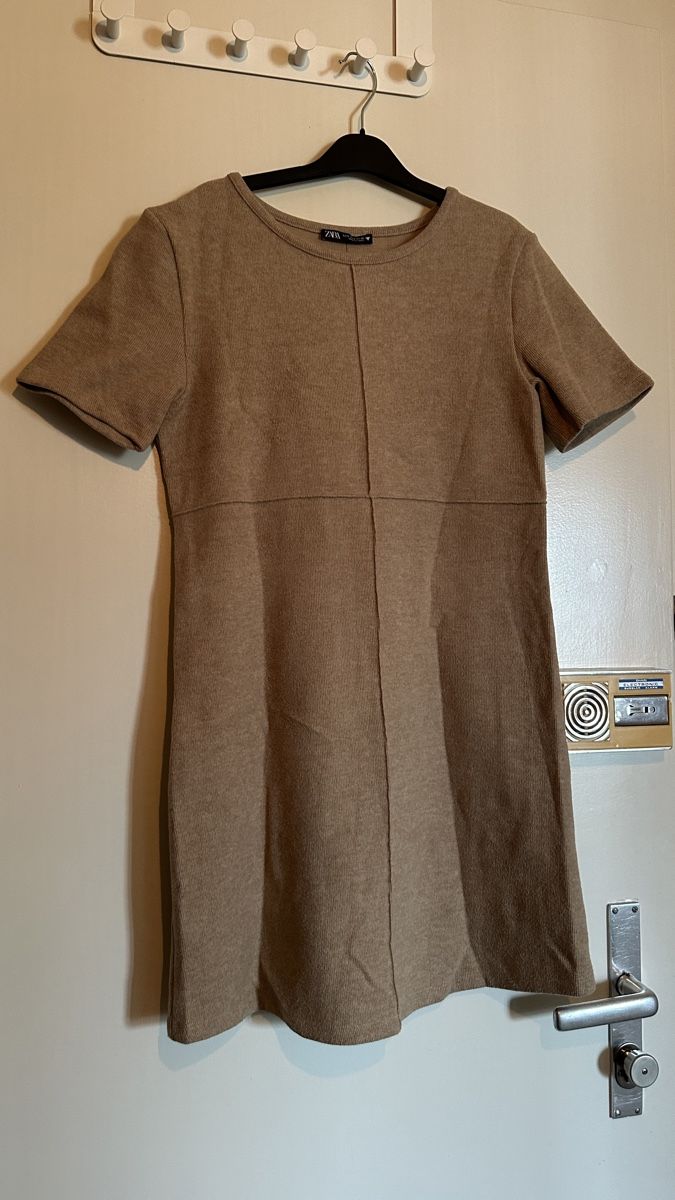 Zara Robes: Zara robe beige taille S – D'occasion à Bulle par LeMoleson 7