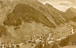 Saas Grund   VS   gegen Almagellerhorn       um  1958
