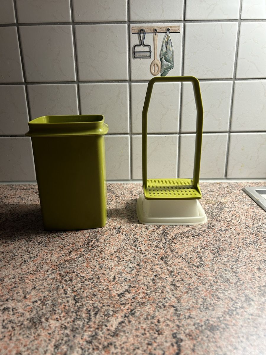 Tupperware Contenitori & Simili: Ascenseur cornichon Tupperware – Usato da Montsevelier venduto da Batson