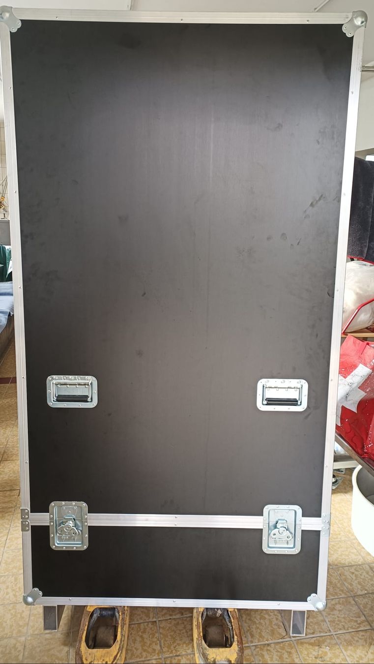 Valigie: flight case road case transport kiste – Usato da Düdingen venduto da Boongo