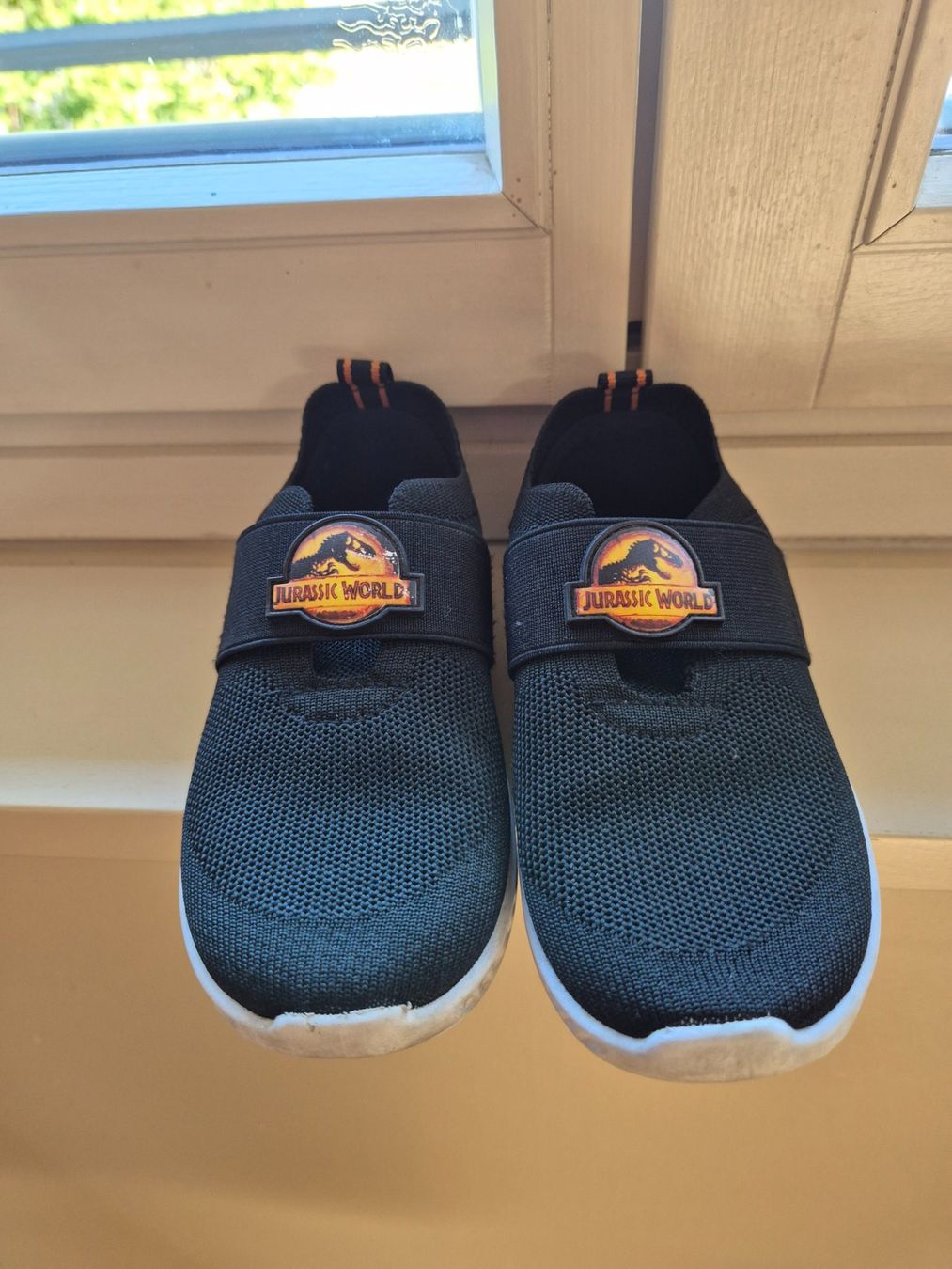 Schuhe für Jungen: Halbschuhe schwarz "Jurassic-World", Gr. 31 – Gebraucht aus Dietikon von grafad 1