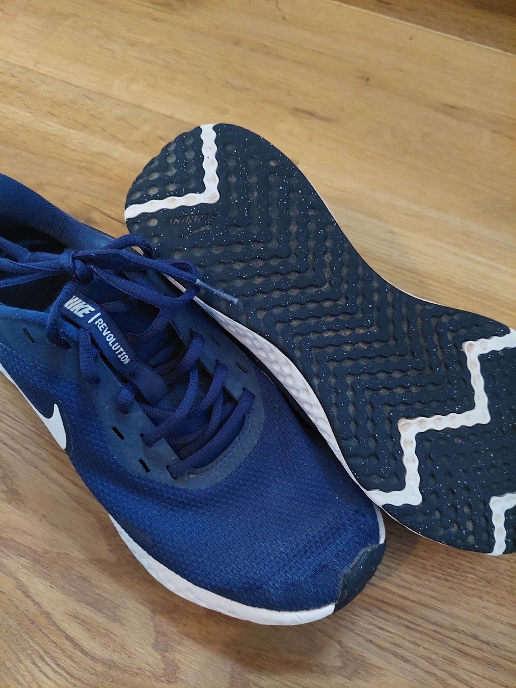 Nike Scarpe da uomo: Nike Revolution Schuhe, Gr. 40, navy – Usato da Schenkon venduto da rausausdemhaus 1