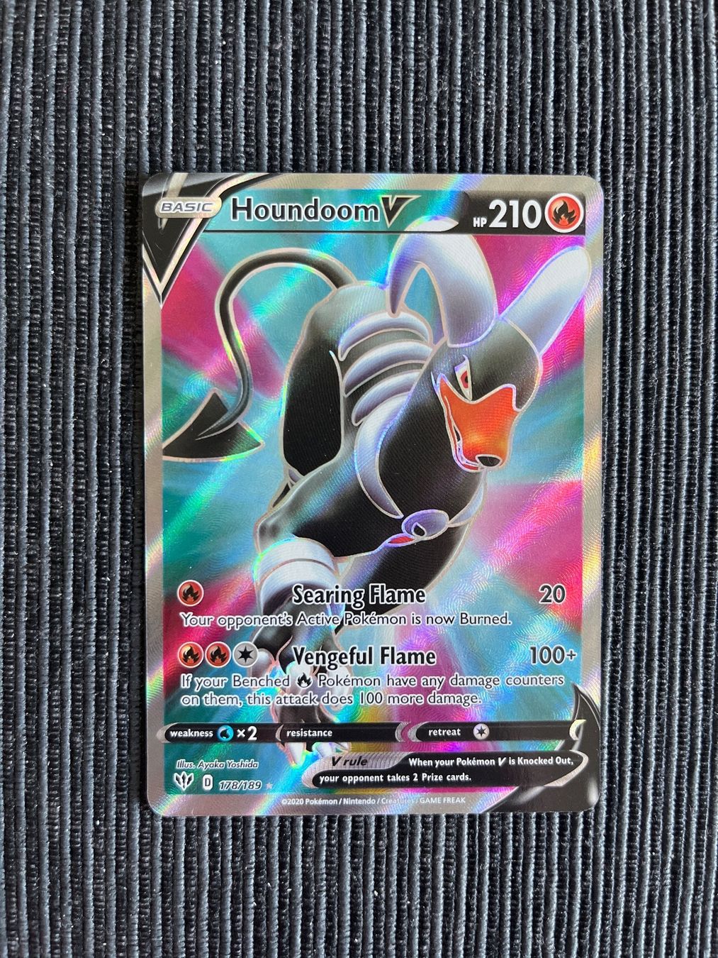 Pokémon Carte collezionabili: Pokemon Houndoom V Fullart Darkness Ablaze – Nuovo (secondo la descrizione) da Wabern venduto da Collectfun