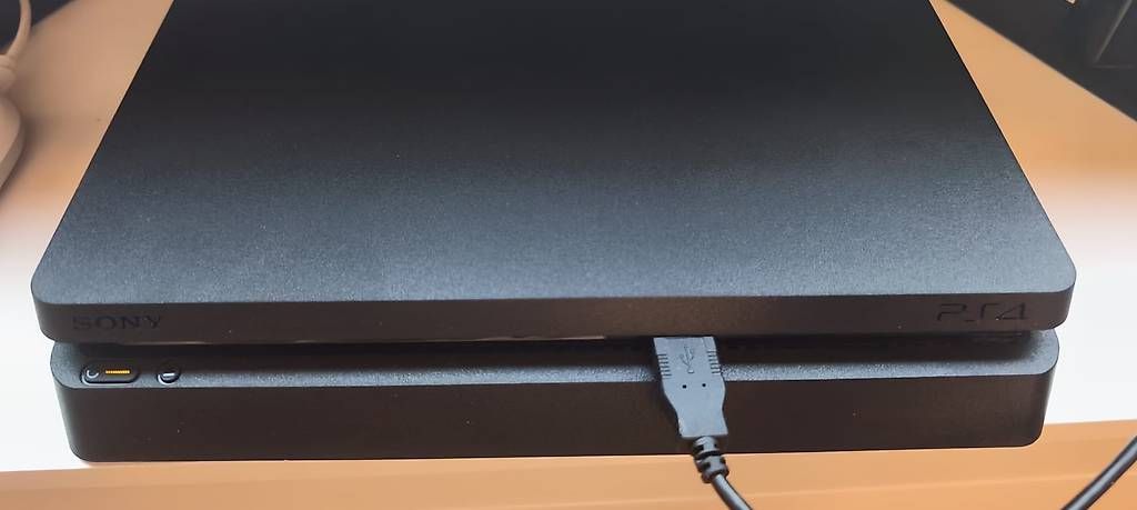 Consoles: Vendo PlayStation 4 Slim 1 TB – D'occasion à Riazzino par pumina05 1
