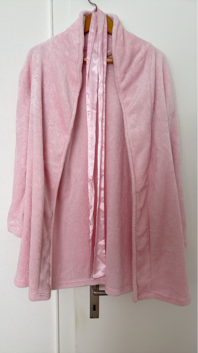 Accappatoi: Robe pink size M fleece good condition – Usato da Luzern venduto da Alsu_Lucerne