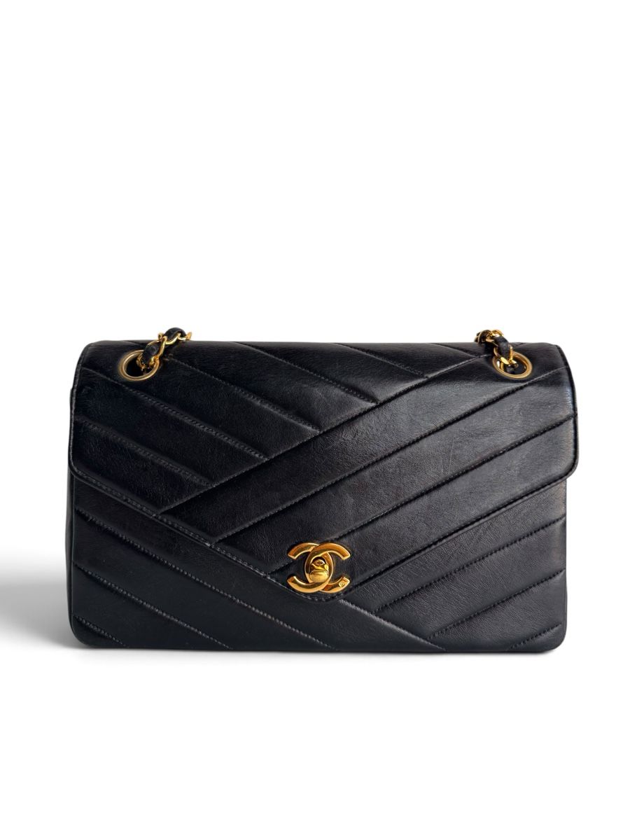 Chanel Taschen für Damen: Chanel Medium Chevron Flap Bag Tasche – Gebraucht aus Kriens von hannaandkiko