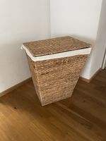 Wäschekorb aus Bast