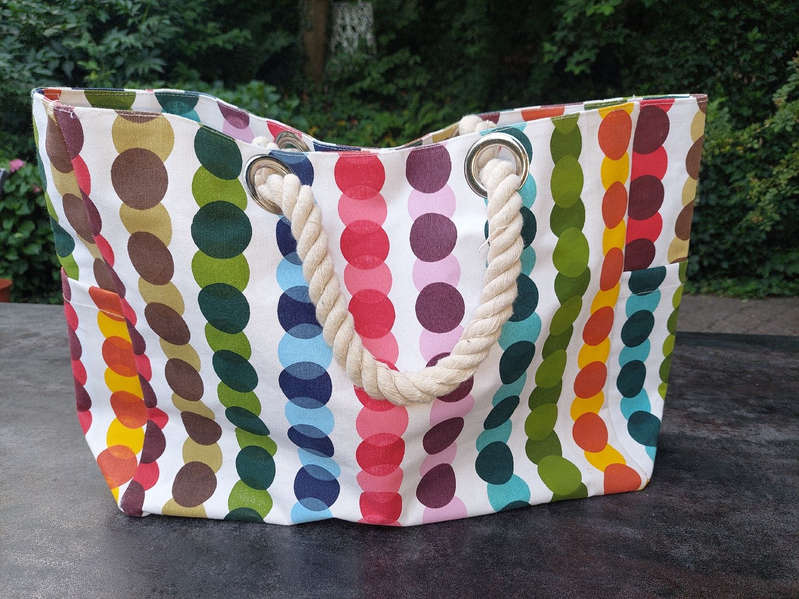 Borse: lustige Strandtasche mit Punkten und Seilhenkel – Usato da Brunnen venduto da Livianda