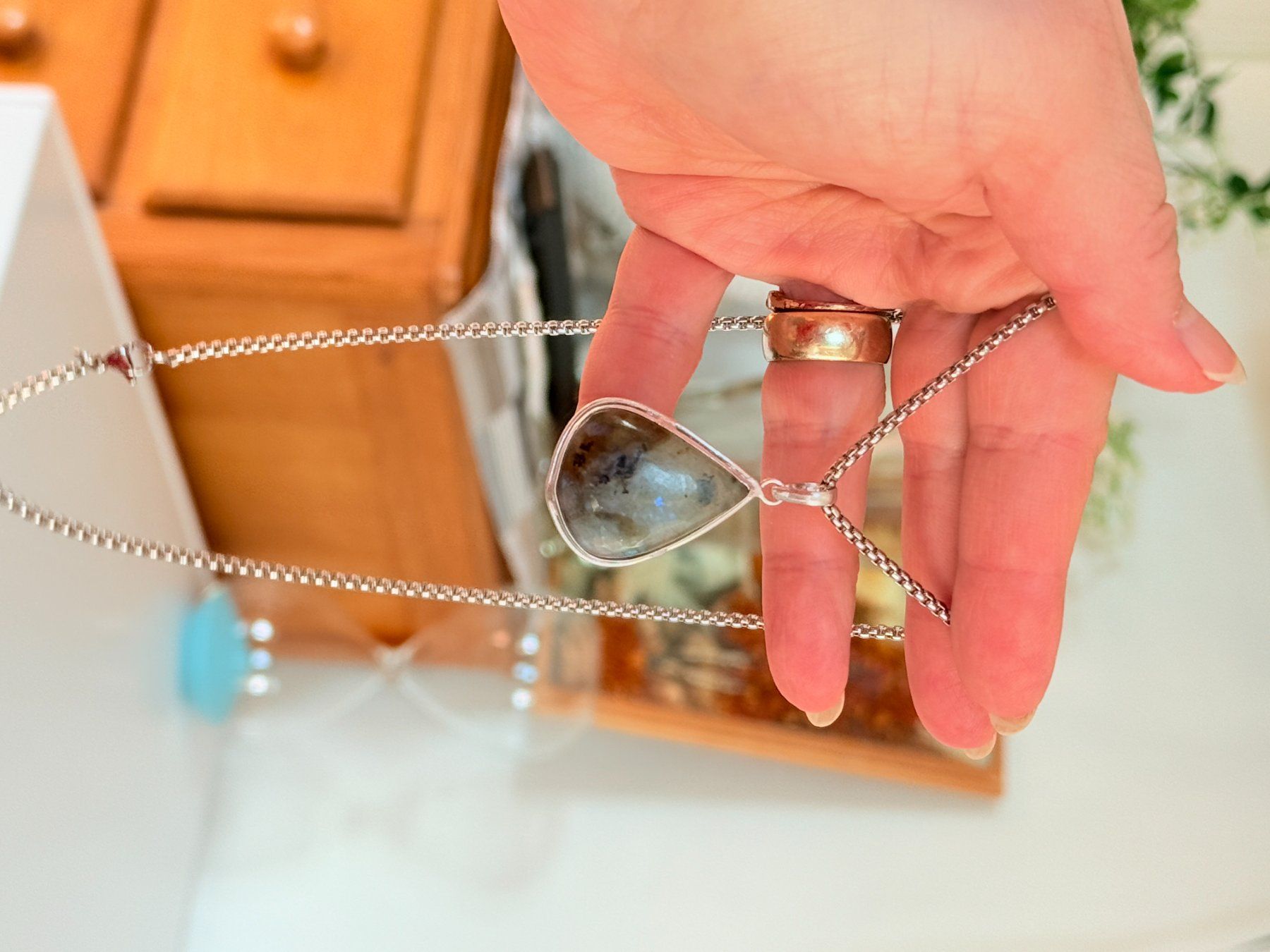 Catenine: Collier Labradorite naturelle – Nuovo e nell'imballaggio originale da Genève venduto da AGBERG 3