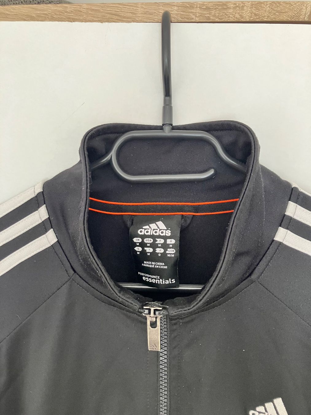 Adidas Hometrainer: Adidas Trainer Jacke Performance Essentials. Gösse M – Gebraucht aus Winterthur von simba1983 1