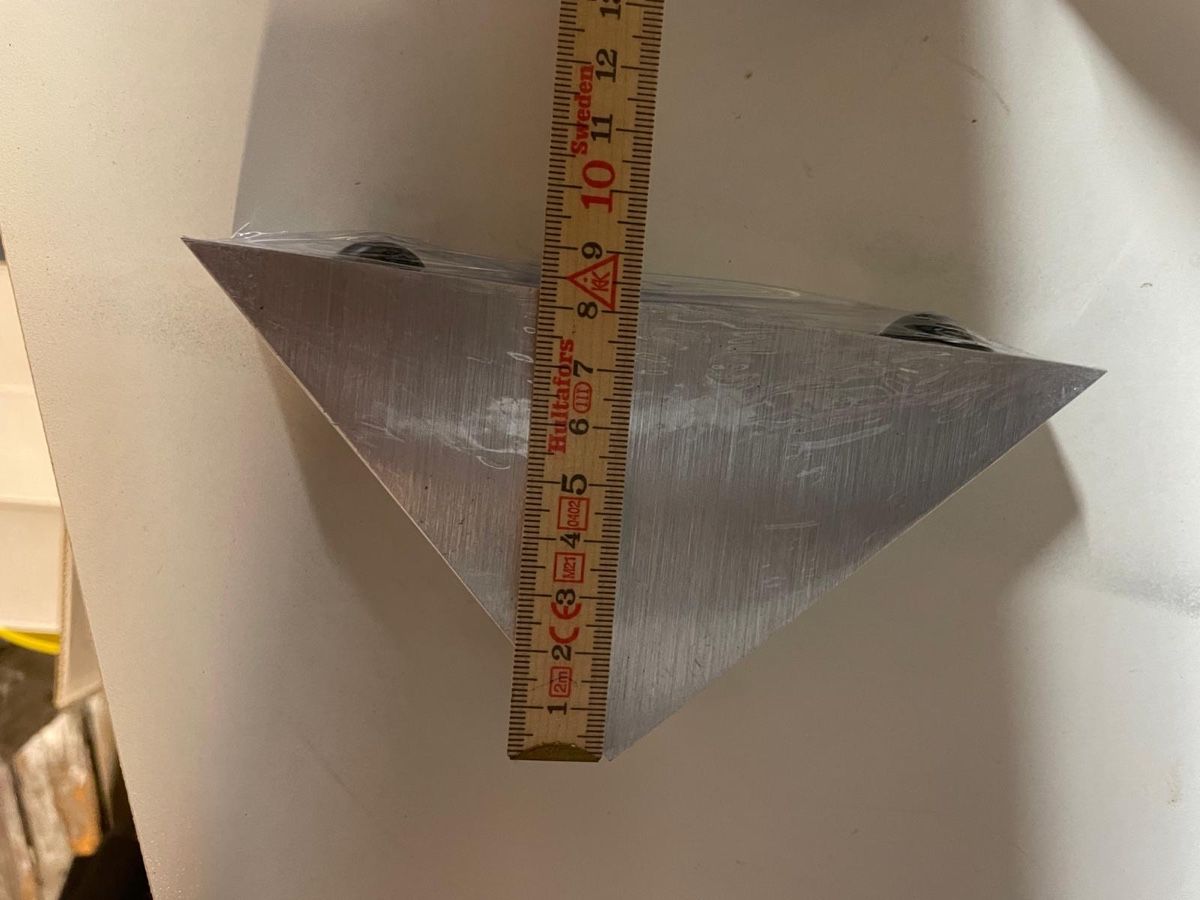 Lampes: silver triangular lamp – Neuf avec emballage d'origine à Seuzach par Diamand28 7