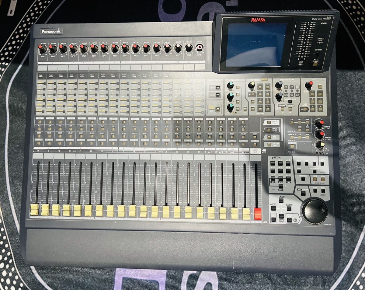 Console di mixaggio: Panasonic RAMSA Digital Mixer WR-M07 - Studio Mischpult – Usato da Buckten venduto da chb_l96z
