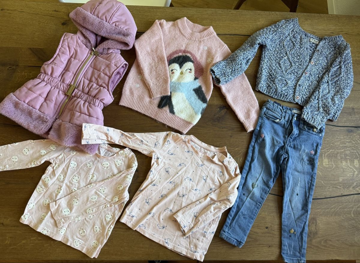 Kleiderpakete & -sets: Mädchenkleider-Set, Grösse 98 - 6 Teile – Gebraucht aus Neerach von Meli_sara