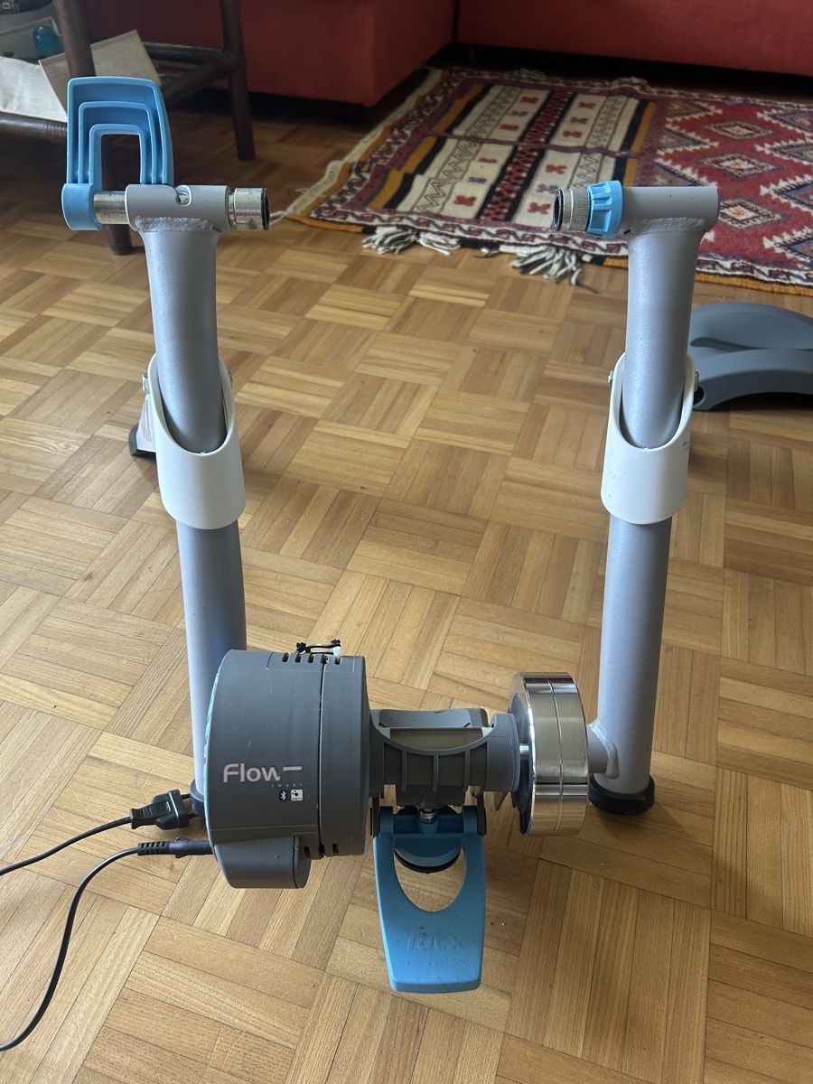 Tacx Hometrainer: Tacx Flow Smart Trainer with Front Wheel Riser excellent con – Usato da Zürich venduto da maj_7jnb 3