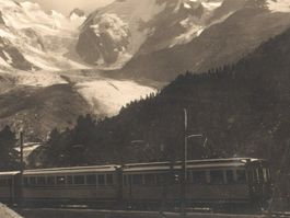 BERNINABAHN: Zug mit Morteratschgletscher, Foto-AK ~1930