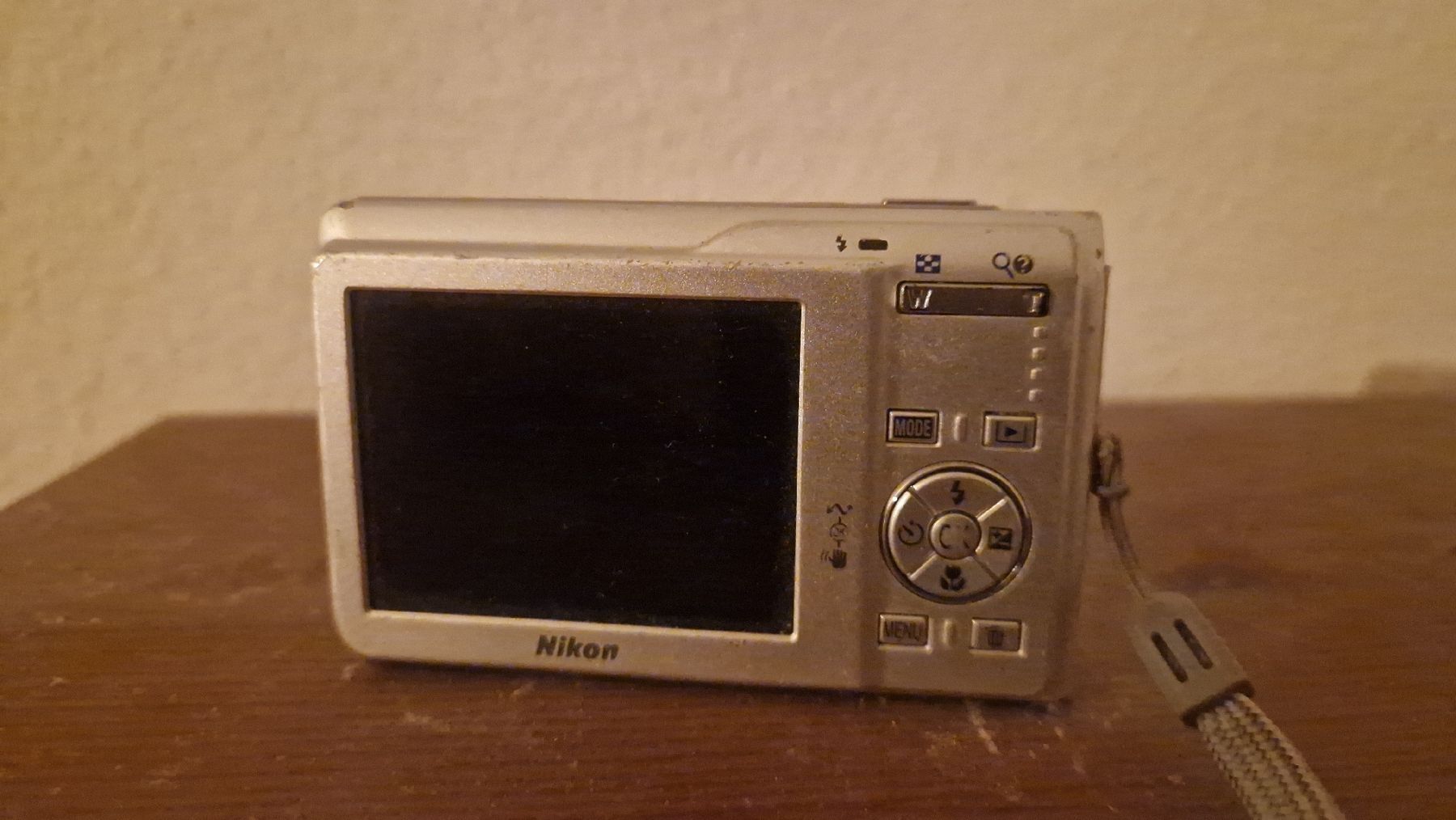 Nikon Fotocamera: Nikon Coolpix Digitalkamera guter Zustand – Usato da Zürich venduto da kenobi90 1