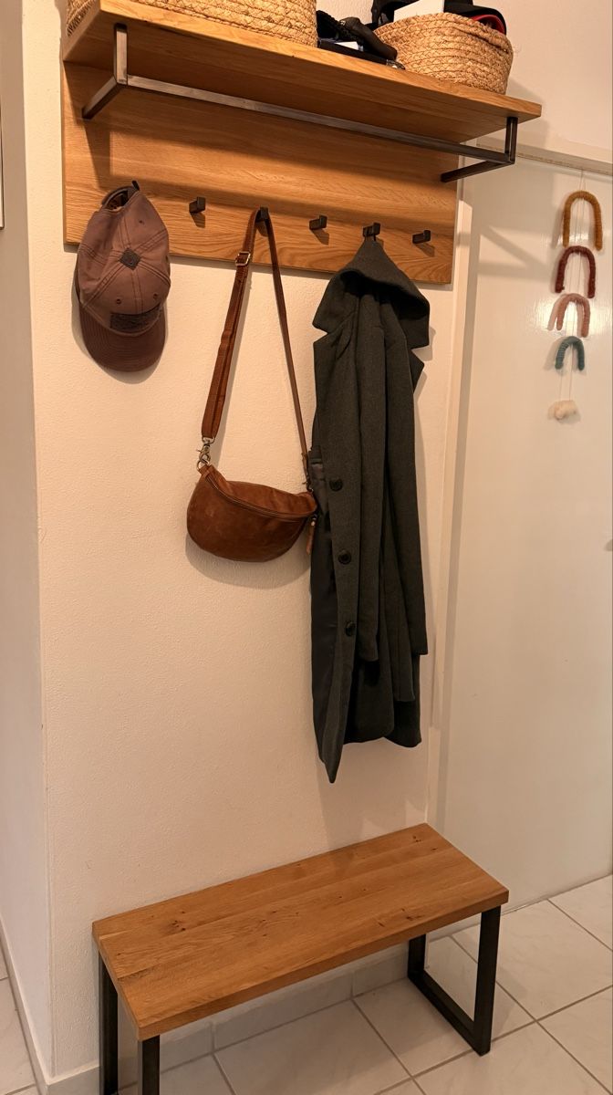 Livique Guardaroba: Garderobe Wildeiche mit Sitzbank – Usato da Gelterkinden venduto da ver_jm7p 2