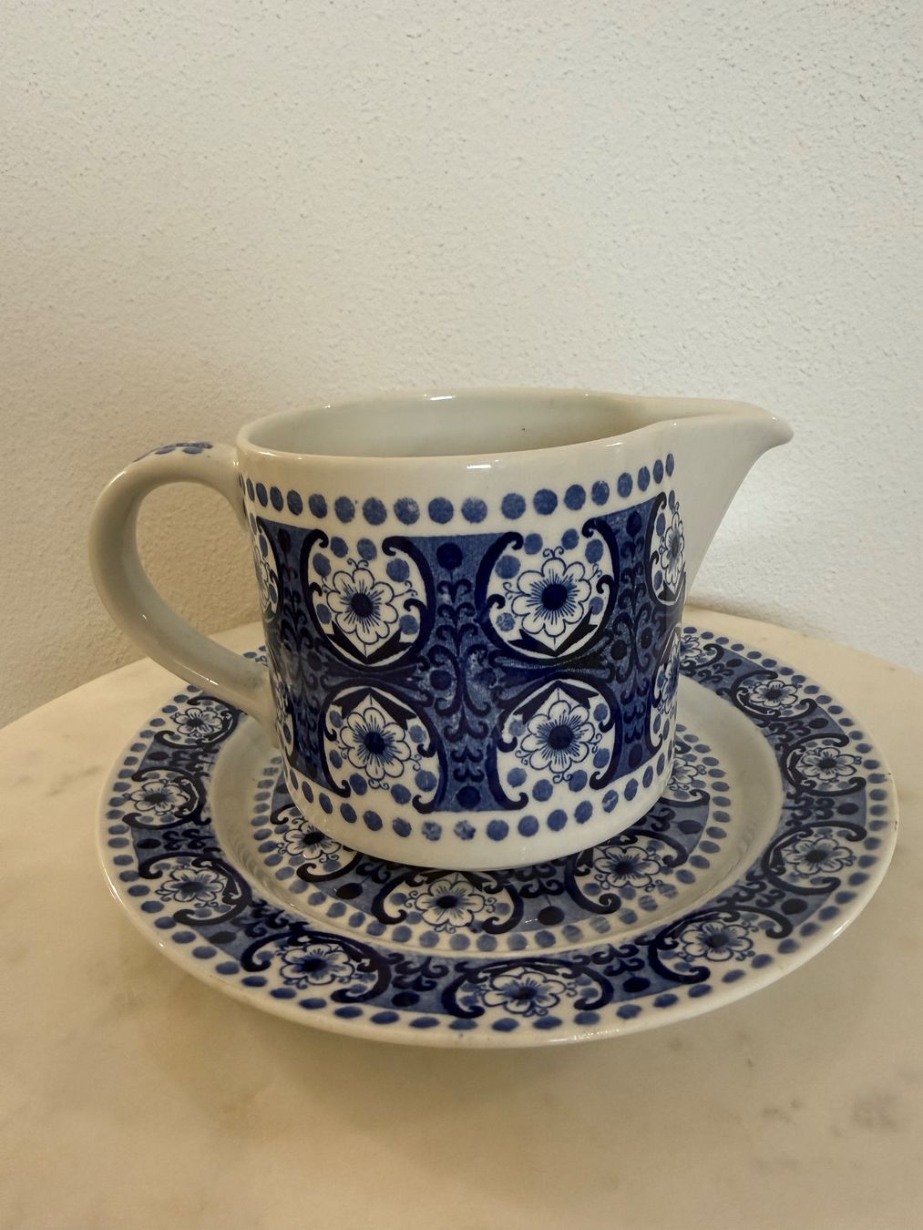 Arabia Set di piatti: Arabia Ali Pitcher und Teller – Usato da Leissigen venduto da SKcool 5