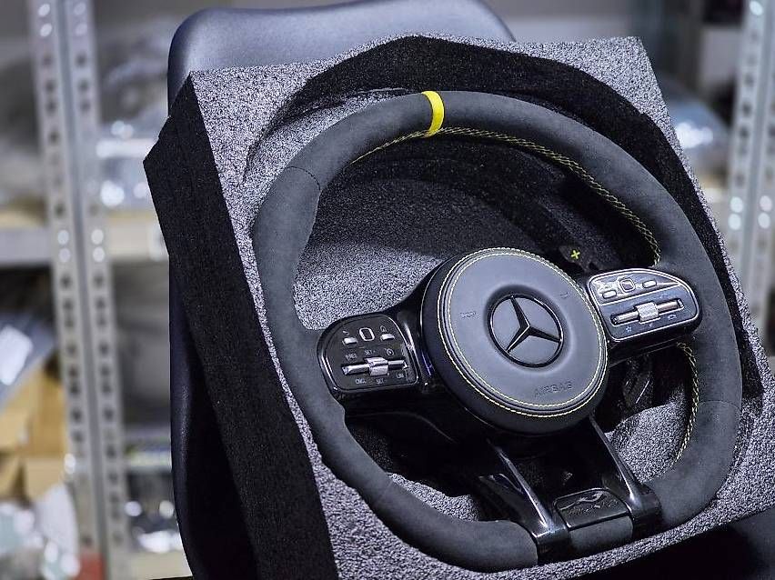 Tutti pezzi di ricambio auto: MERCEDES LENKRAD ALCANTARA – Usato da Wängi venduto da Plt.design 1