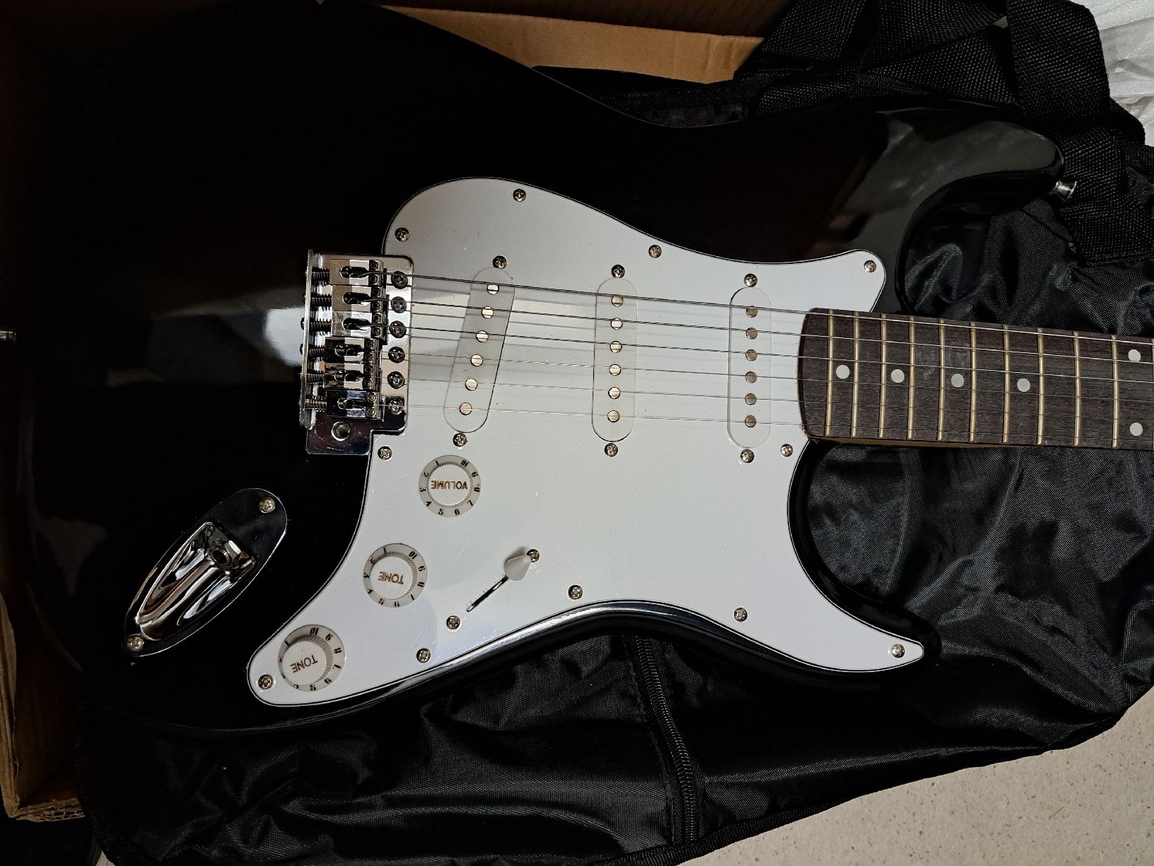 Musikinstrumente: E-Gitarre ab 10 Jahren NEU – Neu (gemäss Beschreibung) aus Unteriberg von Daisy84 8