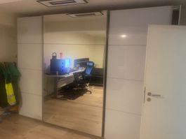 Grosser Kleiderschrank weiss mit Spiegel gebraucht