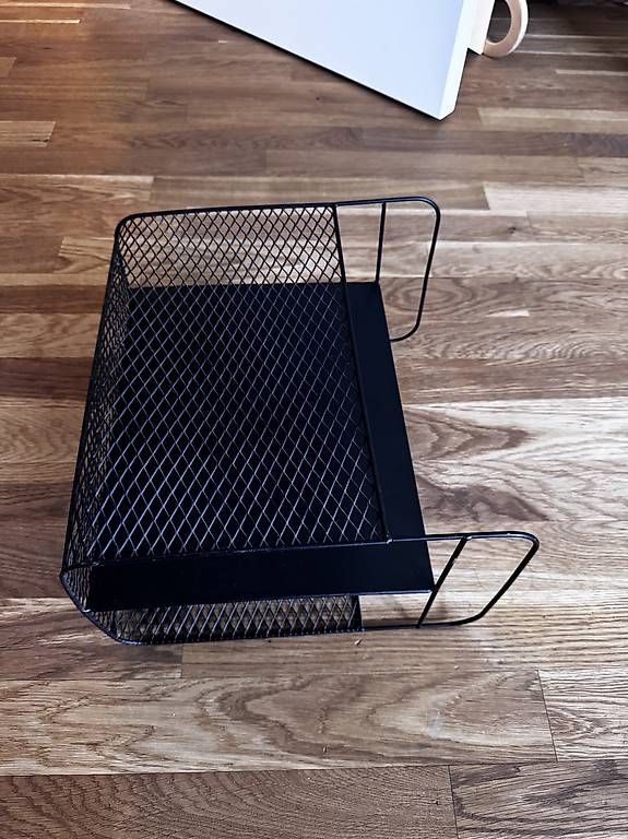 Autres meubles de bureau: Dokumentenhalter mit 2 Ablagen Schwarz Metall – D'occasion à Zürich par Barbora.Ko 1