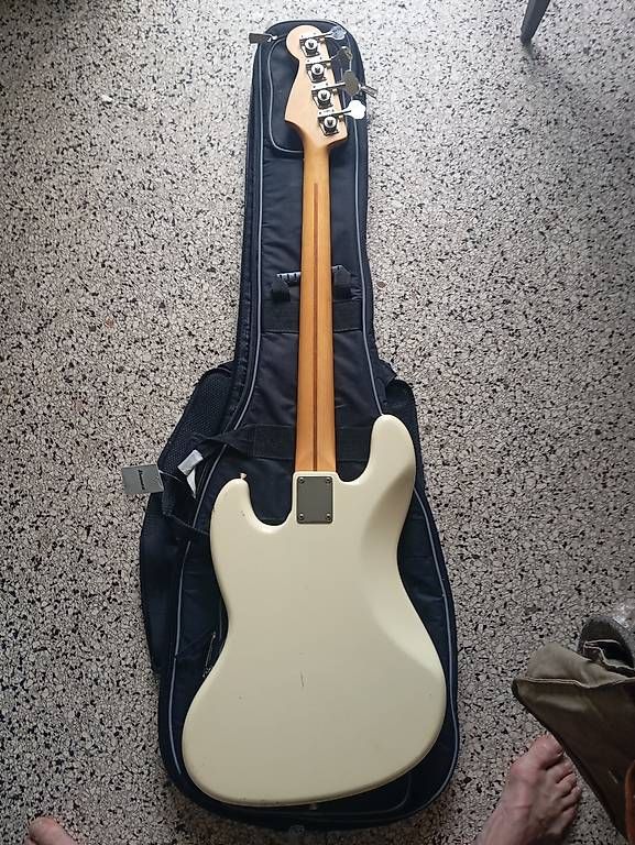 Squier Strumenti musicali: Fender Jazz Bass squier 1991 – Usato da Basel venduto da Petergunn 1