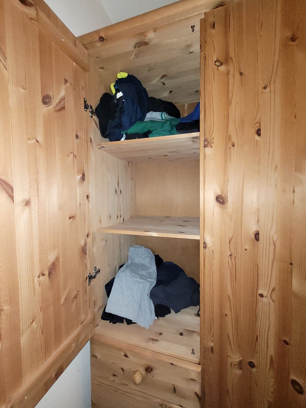 Armoires: Kleiderschrank – D'occasion à Effretikon par Gigi0110 2