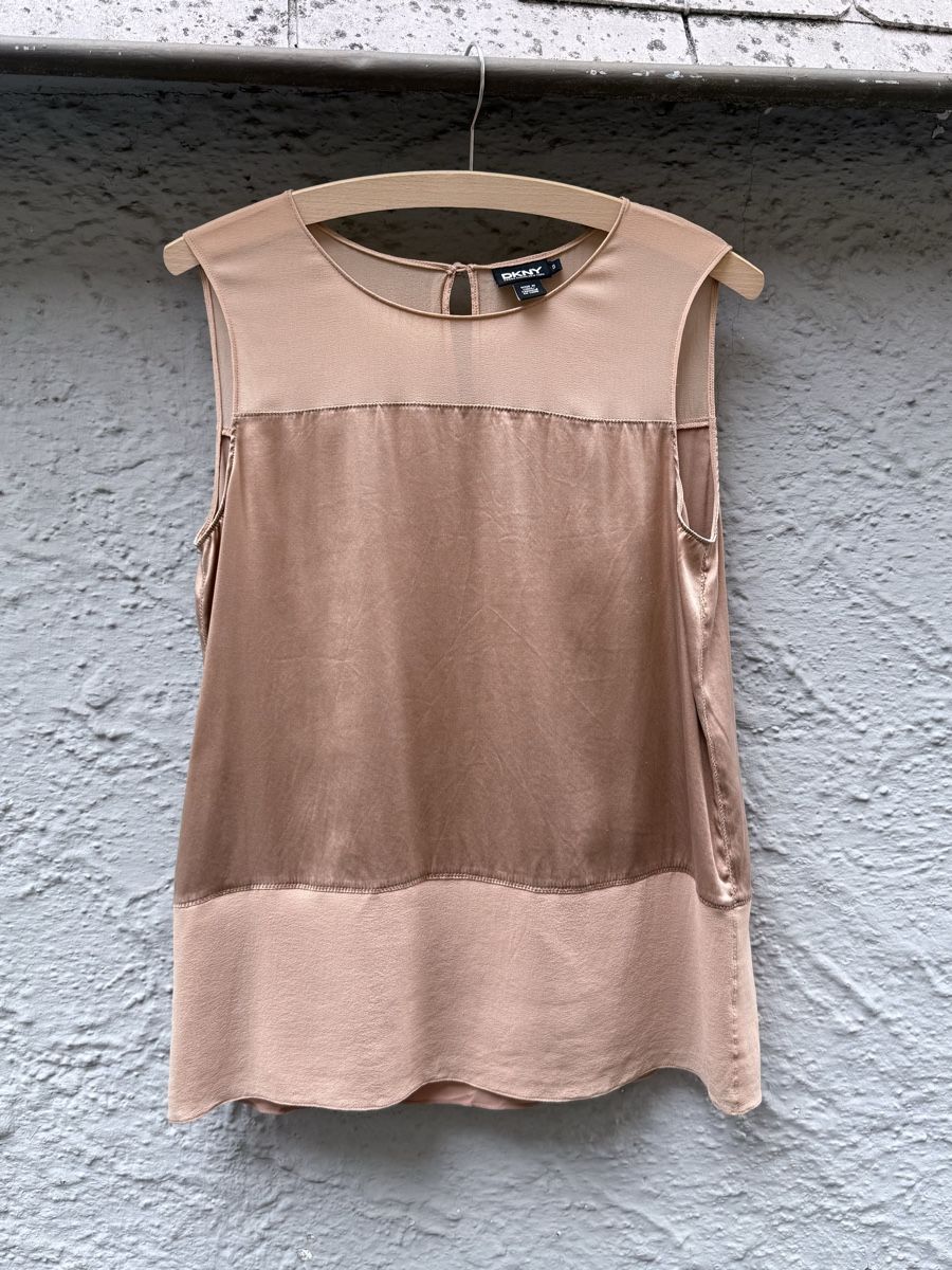 DKNY Top: DKNY ärmellose Seidenbluse – Usato da Siebnen venduto da koschitoschi