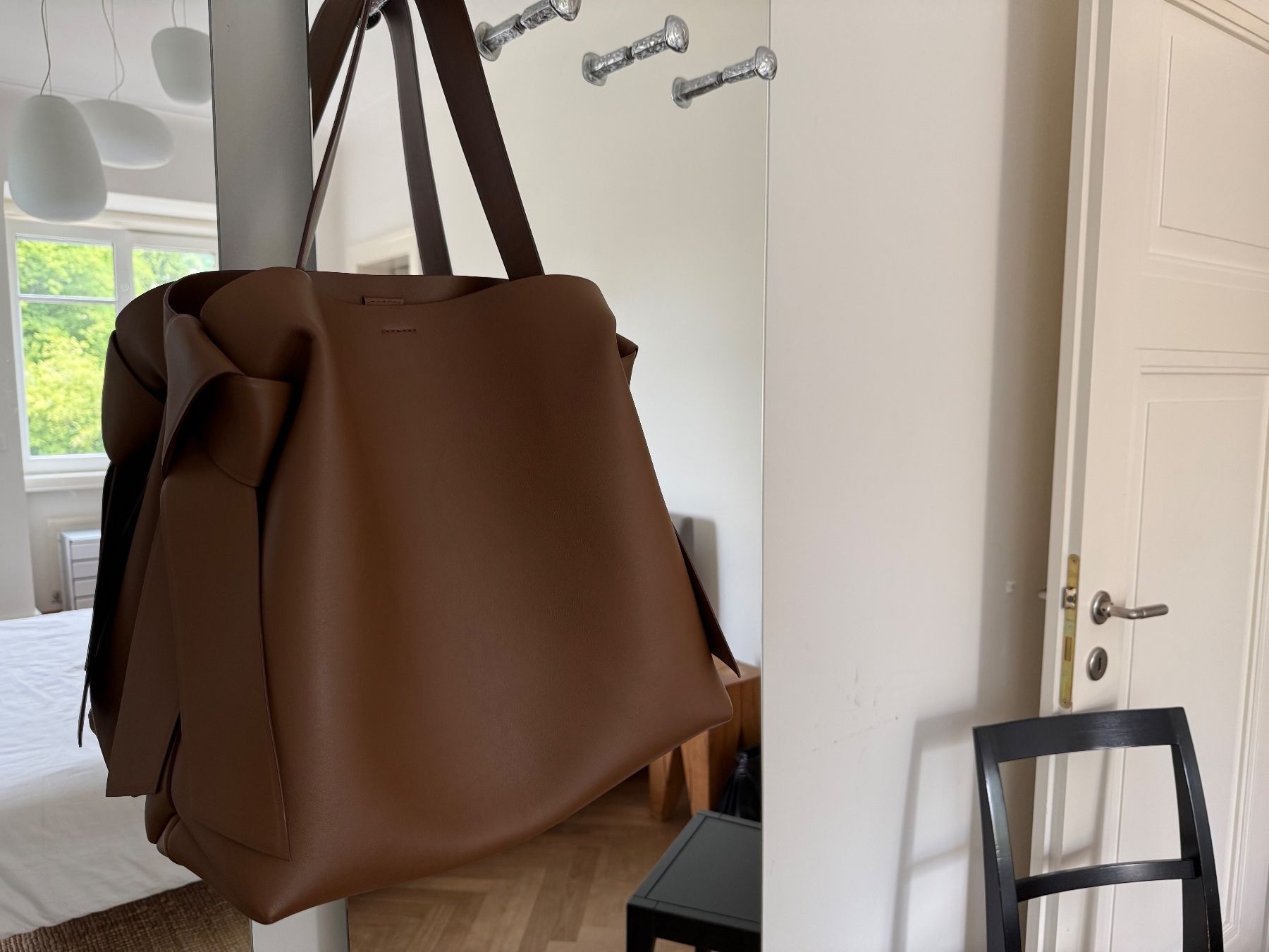 Acne Studios Sacs: Acne Studios Handtasche Large – D'occasion à Zürich par Midcentury 1