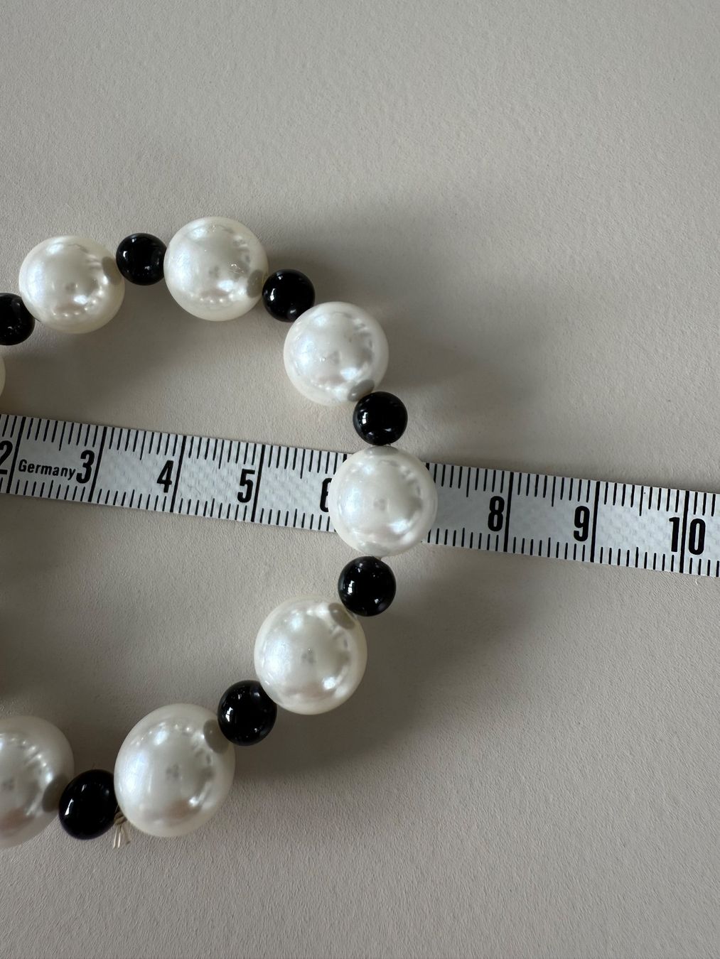 Bracciali & Braccialetti: Perlenarmband COCO-Style, Modeschmuck schwarz/weiss 10mm – Nuovo (secondo la descrizione) da Zollikon venduto da dorean 2