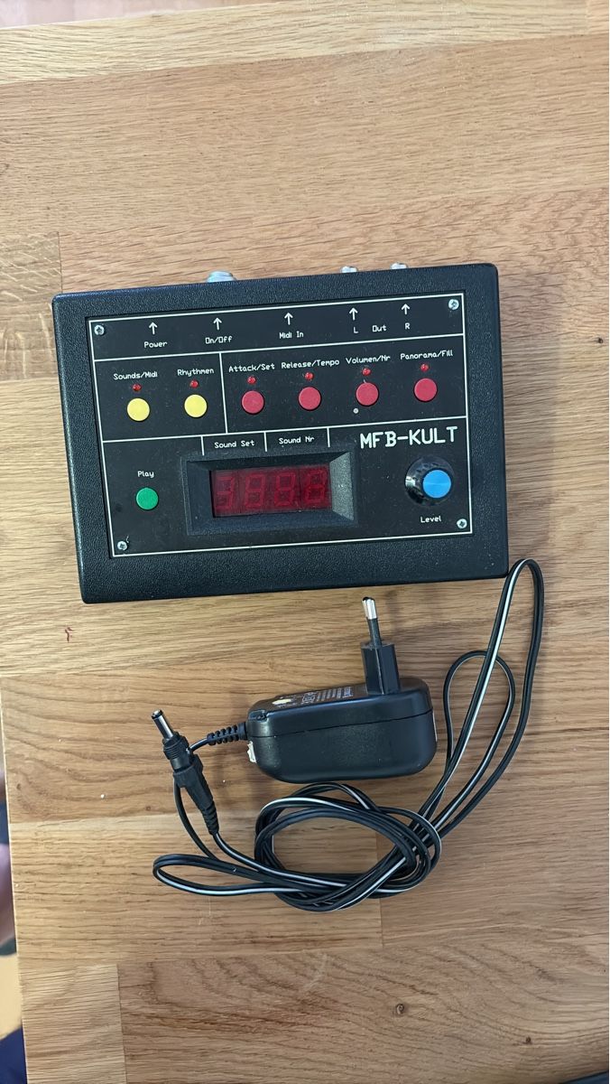 Strumenti musicali: MFB-KULT Drumcomputer Modul, Vintage – Usato da Biel/Bienne venduto da Shellm