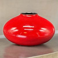 Vase allemand vintage AMANO en céramique émaillée rouge