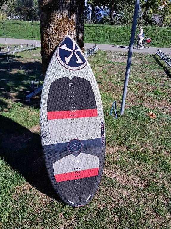 Planches de surf: Kiteboard, Wakeboard – D'occasion à Unterägeri par brj04