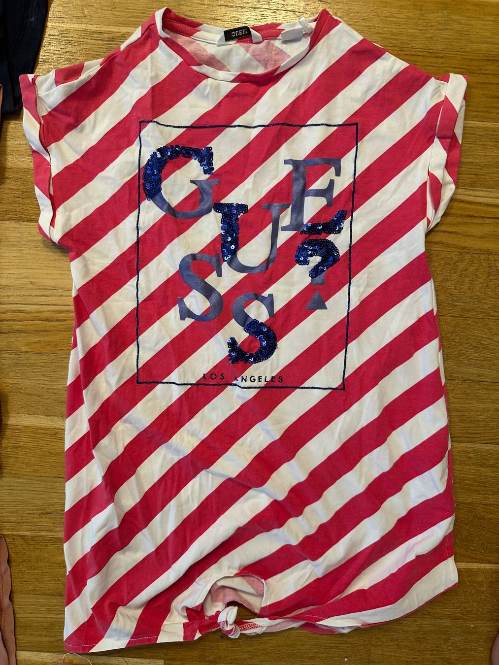 Guess Lotti & Set di vestiti: Roxy/Guess T-Shirt Set, Gr. 158-164 – Usato da Zürich venduto da JuliaSp 1