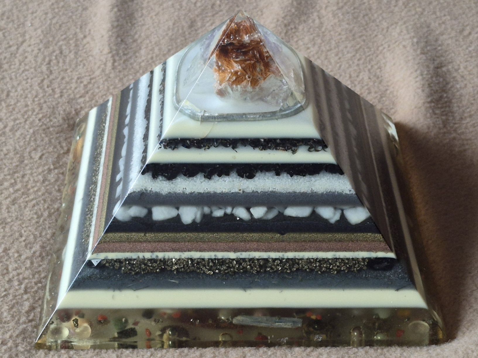 Tutte le decorazioni: Wunderschöne Orgonit Pyramide - ideales Geschenk! – Usato da Schönengrund venduto da cosmicsunlight 2