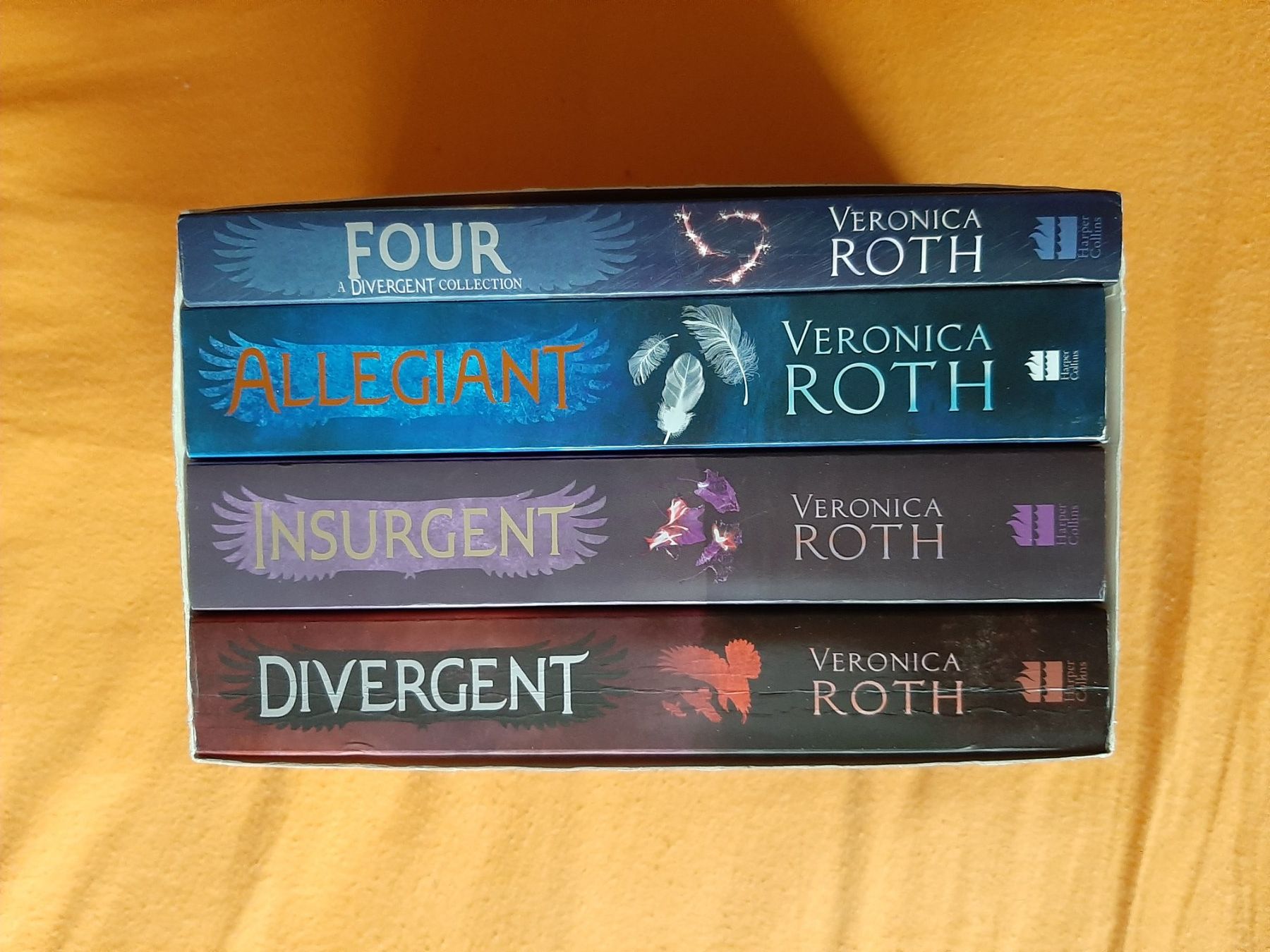 Livres: Veronica Roth: The Divergent Set, 4 Bücher - Englisch – D'occasion à Basel par kouki51 1