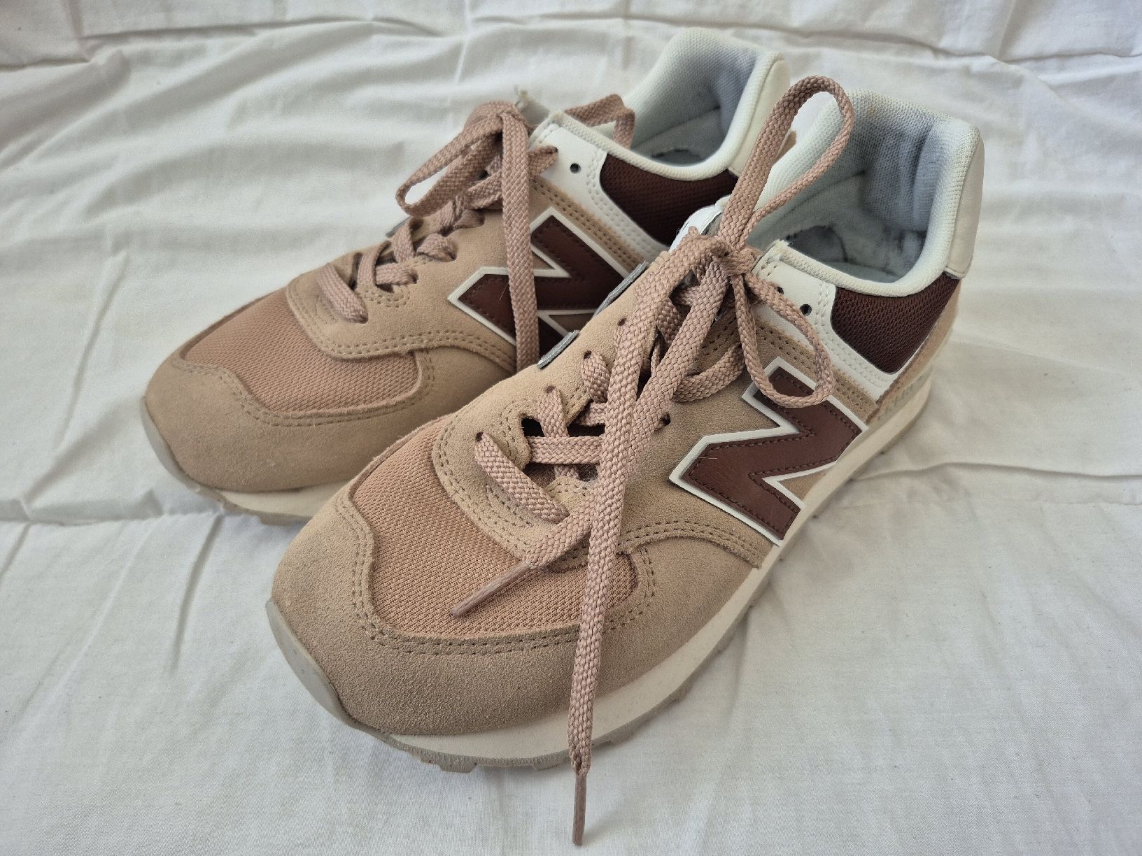 Scarpe da donna: New Balance sneakers beiges – Usato da Meyrin venduto da kka_b6jn