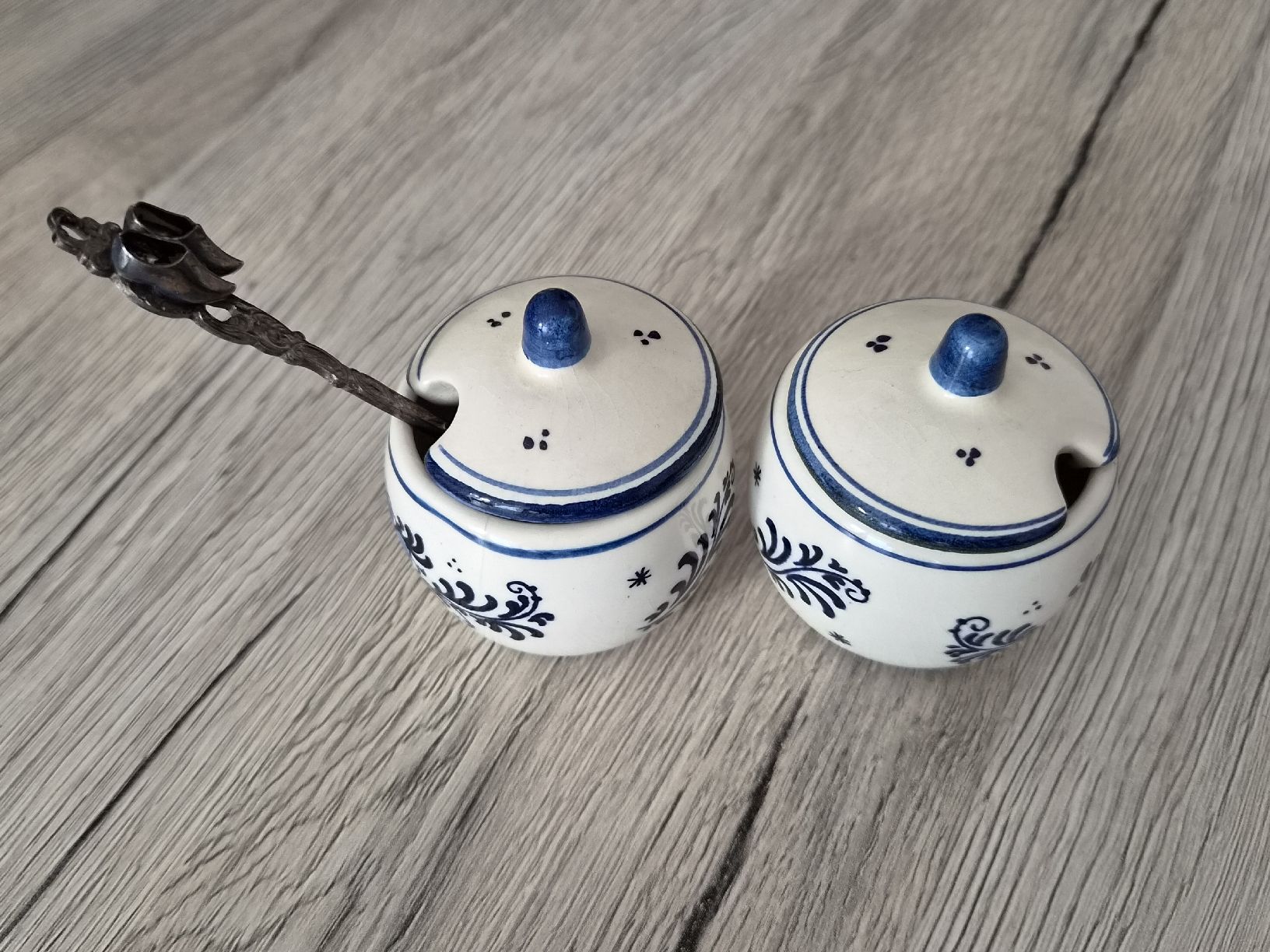 Zuccheriere: Vintage Delft Blau Handgemalte Töpfe /mit Löffel – Usato da Bülach venduto da Recherchieren 2