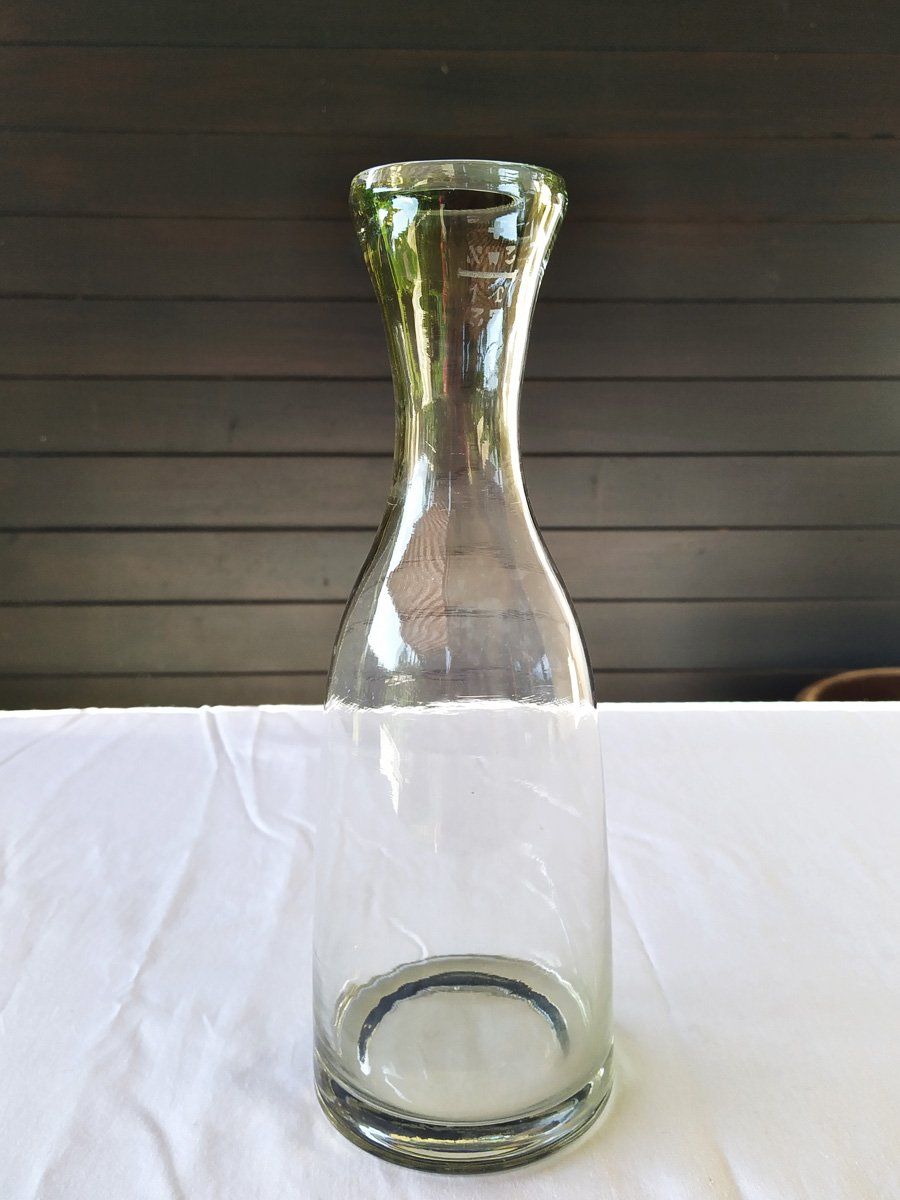 Caraffe: Ancienne carafe en verre classique de 1937 – Usato da Morgins venduto da Laurentcorinne