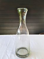 Ancienne carafe en verre classique de 1937