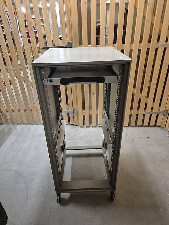 Armoire serveur Cisco (Gebraucht) in Baar (Nendaz) für CHF 30 – nur ...