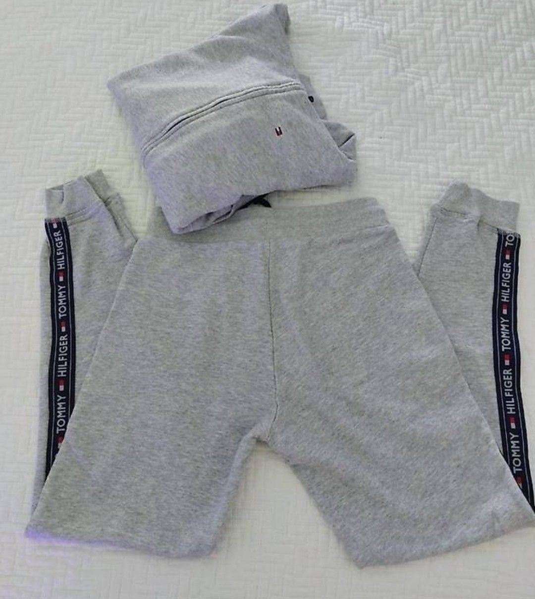 Tommy Hilfiger Kleiderpakete: Tommy Hilfiger Set – Gebraucht aus Zürich von Babadermf 1