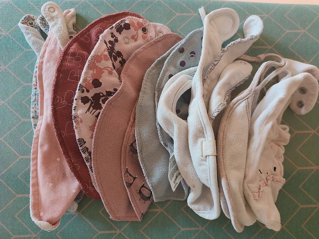 Tovaglioli: Set de 10 bavettes + 2 serviettes bébé  – Usato da Pully venduto da chi_p2rq